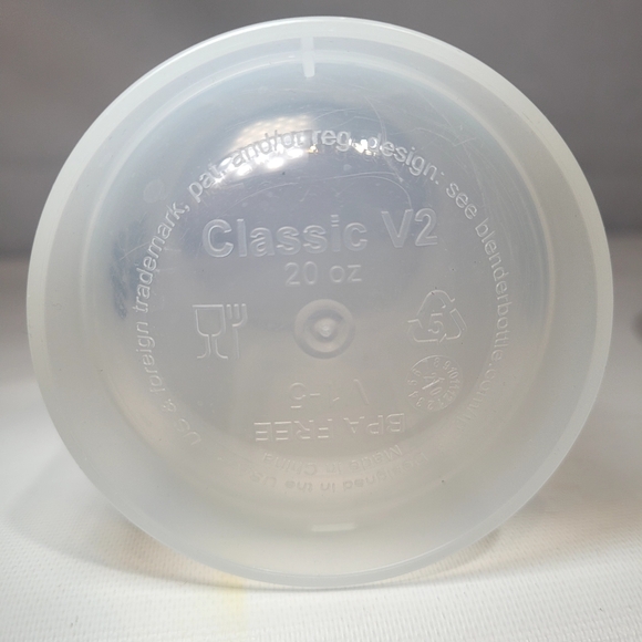 Two 20 oz Clssic V2 Blender Bottles w/ Lids and Blender Ball Whisks - Picture 7 of 10